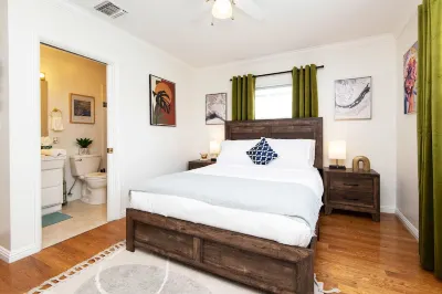 Spacious Charming 4BR 3BA Home with Outdoor Pool & Patio Các khách sạn gần Burbank Airport Amtrak