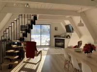 Cozy A-frame cabin 1/2 block from the gorgeous Sylvan Lake beach, parks & pubs