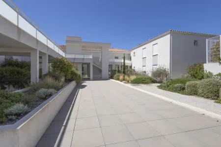 Appartement T Avec Jardin 5 Minutes du Port de Carry le Rouet et la mer Отели в г. Карри-ле-Руэ