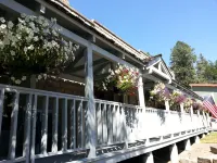 Second Story Hideaway - Holiday Apartments