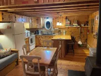 Spirit Lodge- Log Cabin with Large front porch Hotel a Ashland County