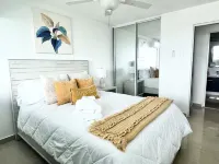 NEW! Couple’s Getaway! With Ocean Views+Balcony+Pool+Private Beach+Near Eateries