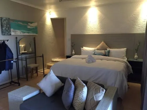 Private Contemporary Suite II *Modern Airport Stay