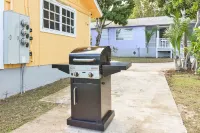 Buttercup Family Cottage beautiful beach, great snorkeling spot across the road