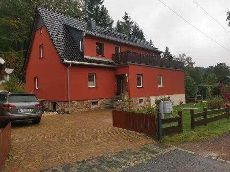 Lovingly furnished vacation apartment with balcony and terrace in the Eastern Ore Mountains Отели в г. Диппольдисвальде