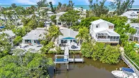 The Bea's Knees 3 Bedroom Home by RedAwning