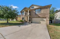 Spacious home in the heart of San Antonio, close to SeaWorld and Lackland Hotel dekat Kelly Field Annex/Lackland Air Force Base