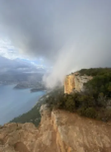 T2 ideally located between Cassis, Aix en Provence and Marseille