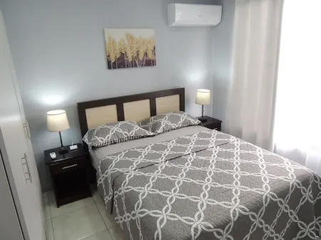 New Home with A/C | Wi-Fi | W&D | Smart TV | Full Kitchen | Pool | Free Parking Отели в г. Перес Селедон