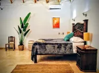 Huge gorgeous penthouse style,1 bedroom, 5 mins from everything, jungleview