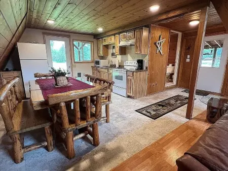 Creekside Cabin Near Salmon Idaho and the Salmon River