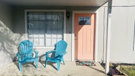 Cozy cottage minutes away from great fishing and ferry to the island!