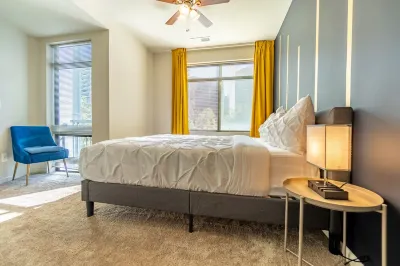 Posh Penthouse DC Getaway 2BR+Office Den Near Boeing Park/DC/Airport/Mall/Metro Hotel a 