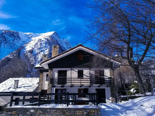 A corner of peace between greenery and mountains