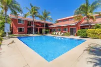 Las Palmas 1BR+Loft w/ Pool—Walk to Beach & Dining