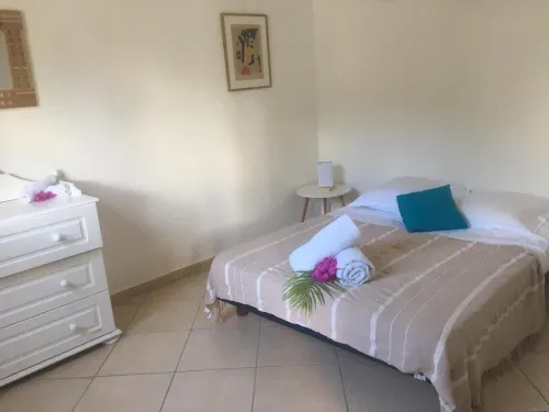 Comfortable villa, swimming pool, tropical garden, near beach st Anne, 8 pers