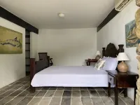 Beautiful House 5 Suites by the beach in Portogalo