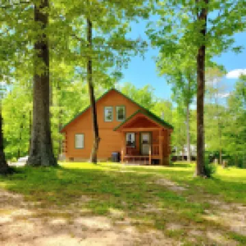 Scenic Hilltop Cabin on TN River w Firepit, Grill, WIFI, Full Kitchen, H2O views