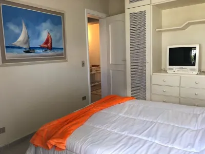 Excellent 135 m2 apartment 70 m from the sea, with electric barbecue and Wi-Fi Empório Espaço Gourmet - Riviera de São Lourenço Bertioga,sp附近的飯店