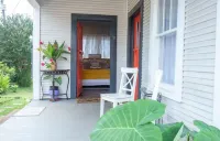 Downtown Studio Gem Hotels near Gayla Mize Garden