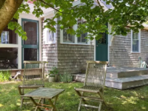 Charming Sun Filled Eastham Cottage at Fort Hill 伊斯特姆酒店