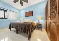 Ocean View Villa "Saltillo" with a/c and 2 pools, 5 min stroll to beach - Condos