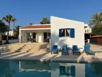 Amazing 3 bedroom Bungalow in the heart of Coral Bay close to centre and beach - 3-Star