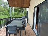 Le chalet Polaire au Mont-Sainte-Anne, bikes, skis et pets frendly! Hotels in La Cote-de-Beaupre Regional County Municipality