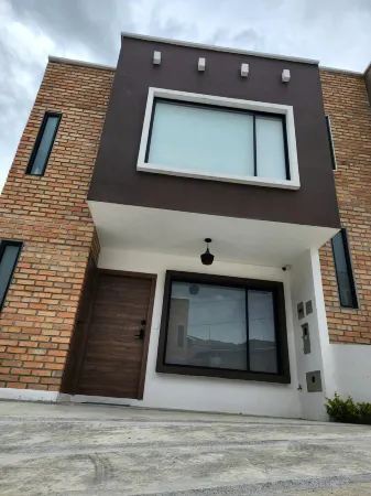 Beautiful Modern Home away from Home