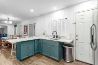 Big Modern Downtown BFLO House