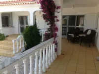 Casa Borboleta Well maintained villa with sea views, large garden and pool, dream location