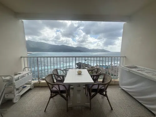 Appartement en Dernier Étage Avec Terrasse : vue mer Imprenable