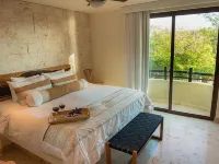 Oceanfront condo on the beach w/ hot tub! Minutes walk to restaurants and bars!