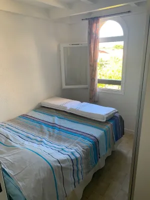 Apartment in quiet residence near the sea