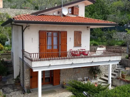 Villa on the hill with parking, garden, panorama Отели в г. Province of Lucca
