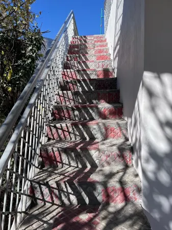 The Retreat - cozy cottage nestled in apple orchard with gorgeous mountain views