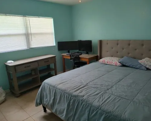 Only steps to the beach Hotels in Cayman Brac