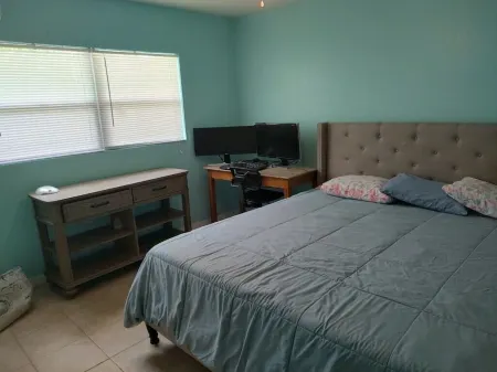 Only steps to the beach Отели в г. Кайман-Брак