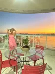 Apart de Luxo de frente para a PRAIA DO MORRO! 4 suítes, 3 vagas, ar cond, WIFI