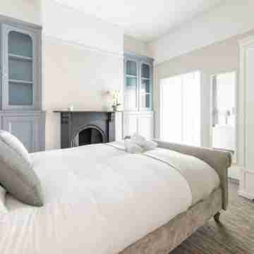 Stroll To The City Centre In From Chic Refurbished Townhouse Rooms