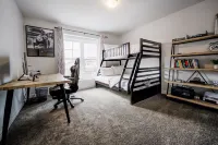 Rivertrail Retreat - 1 of a Kind Picturesque Deck + Movie theatre + Getaway