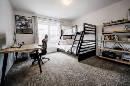 Rivertrail Retreat - 1 of a Kind Picturesque Deck + Movie theatre + Getaway