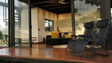 Full Ocean View Glass House. Fully Equipped Kitchen, AC, 100mb wifi, TV