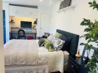 STUDIO 22 . 5 minute walk to sand. Hotels in Fitzroy