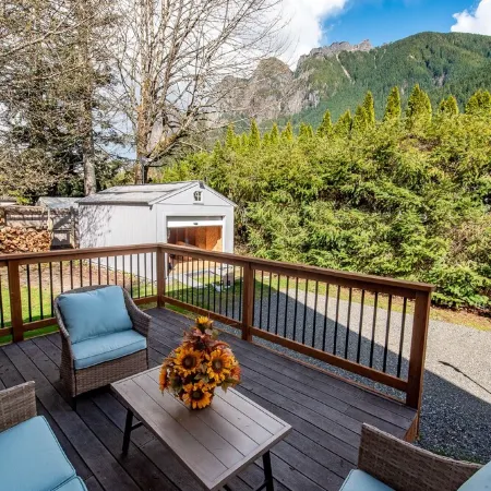 Unique/modern/Mt Si/Shopping