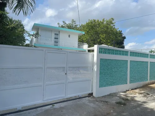 Steps from Beach, private pool and Wifi