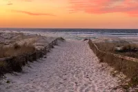 Coolangatta, Gold Coast unit walk to beach & shops