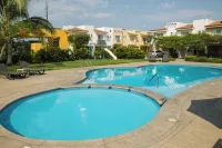 Tropical Getaway in Flamingos Near Beach