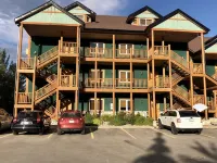 Spacious Ski-in Ski-out / Golf condo ..ski down to the lift Hotels in Kimberley
