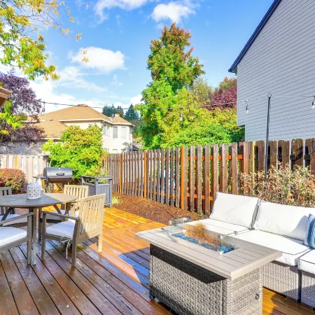 Near Shops & Cafes: Beaverton Haven w/ Luxe Decor!